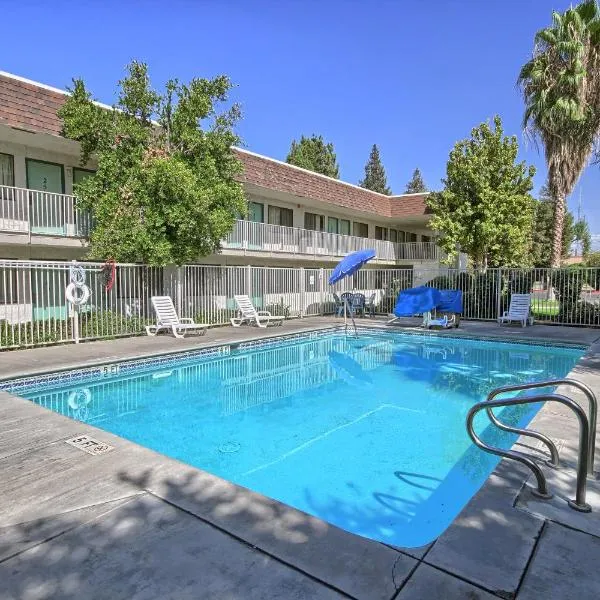 Motel 6-Porterville, CA, hotel in Porterville
