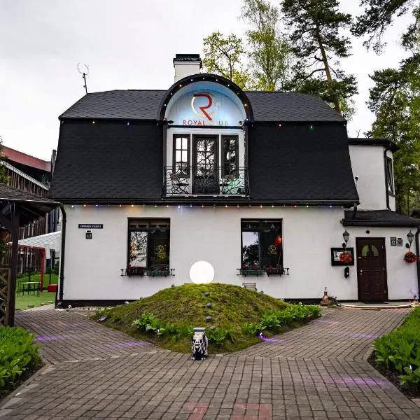 Villa ROYAL CLUB 13, ξενοδοχείο σε Γιούρμαλα