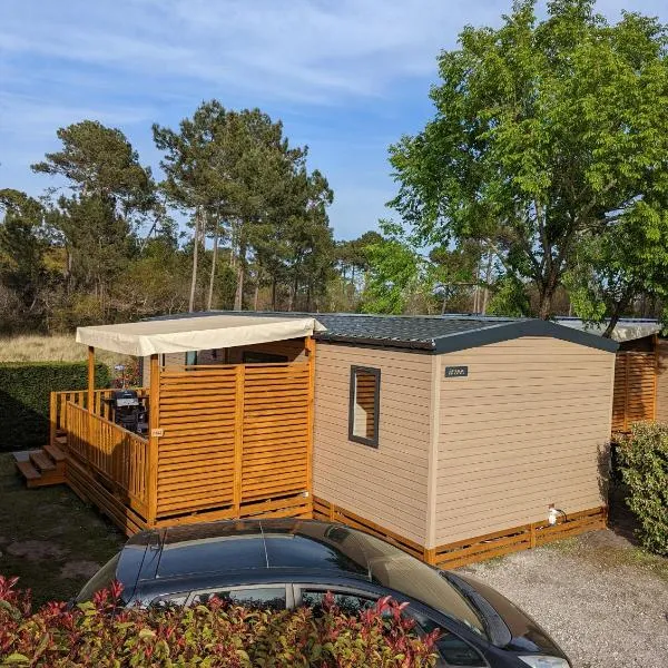 200m de la plage Bungalow LUXE de 44m2 Ménage et draps inclus Camping 5 Etoiles Mayotte Lac Biscarrosse Koyobalys, hotel en Biscarrosse