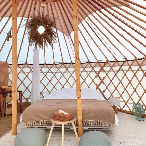 Glamping Iurte Mongole Spiritul Zimbrului, ξενοδοχείο σε Vama Buzaului