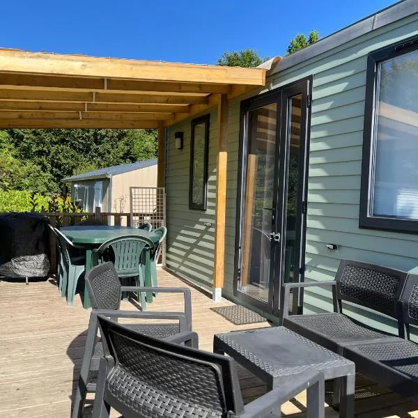 Mobilhome tout confort R10 domaine de lanniron, hotel in Quimper