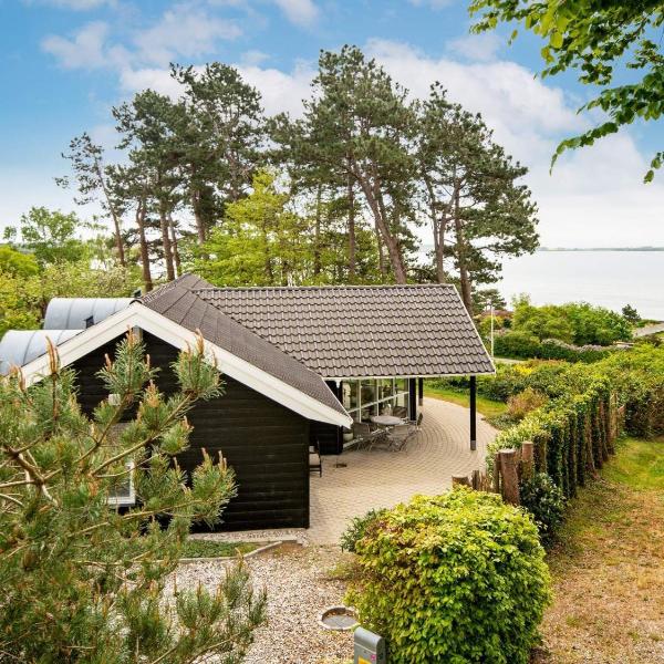 6 person holiday home in Ebeltoft