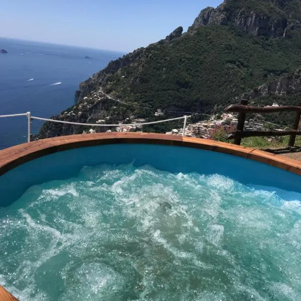 VILLA LA TAGLIATA spectacular jacuzzi tub amazing view and private parking garage, hotell i Positano