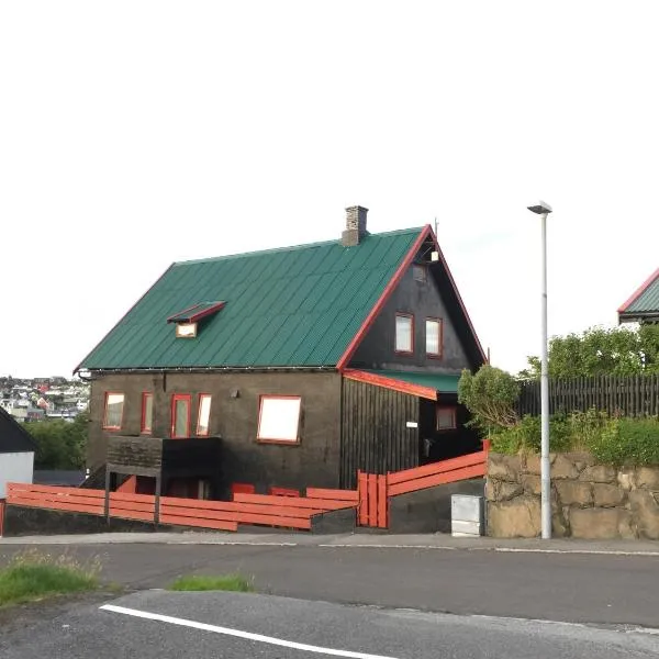 Cozy apartment in Tórshavn, Faroe Island with free parking., viešbutis mieste Torshaunas