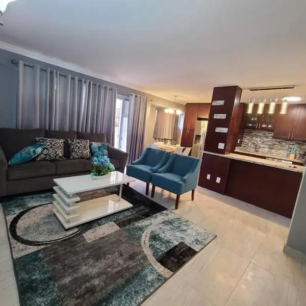Lovely Condo 2 Bedrooms, 2 bathrooms, free 1 Parking at Waikiki Beach, hôtel à Honolulu