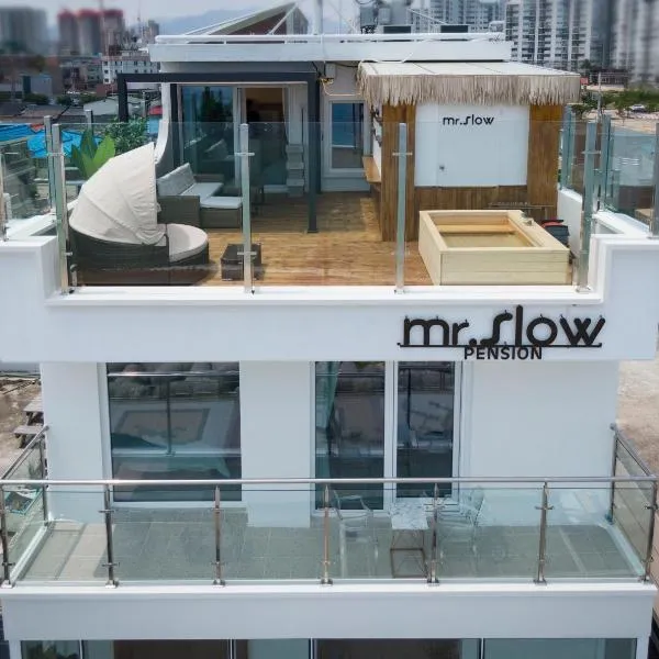 Mr. Slow, ξενοδοχείο σε Σόκο
