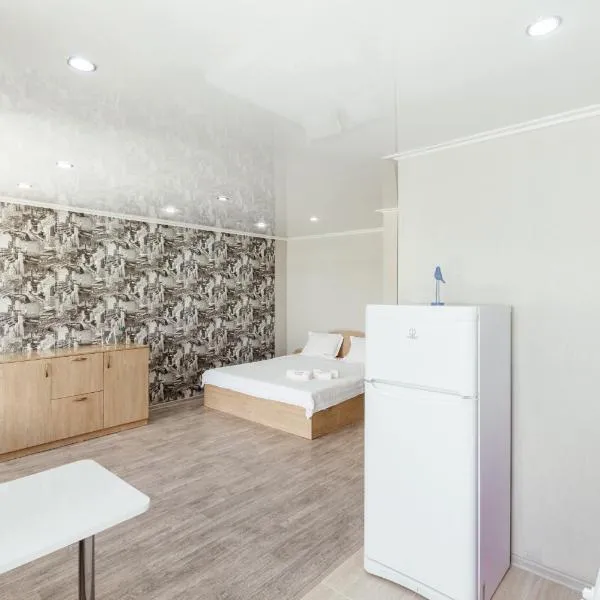 Квартира-студия в центре Изумруд, hotel in Petropavlovsk