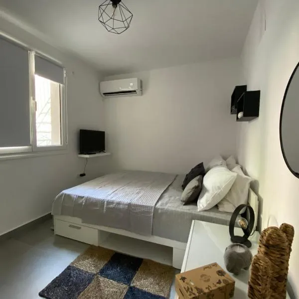 Tiny Little House, hotel v Aténach