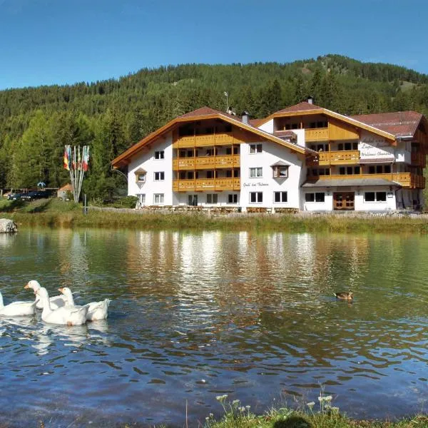 Wellness Hotel Lupo Bianco, ξενοδοχείο σε Canazei