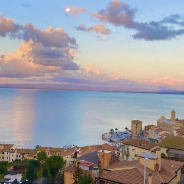 BILOCALE VISTA MARE CON POSTO AUTO，位于圣托斯特凡诺港的酒店