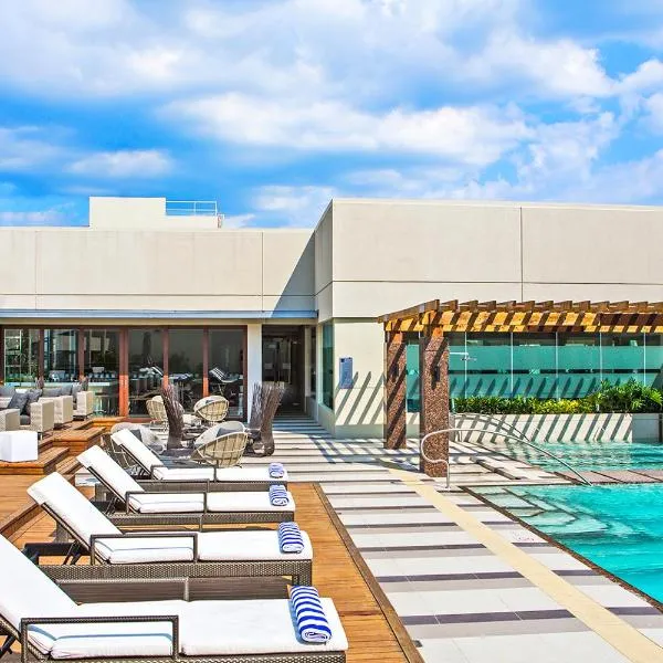 Holiday Inn & Suites Makati by IHG, hotel v destinácii Manila