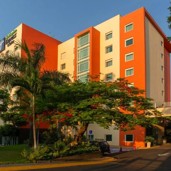 Holiday Inn Express & Suites Cuernavaca by IHG, hotel v destinaci Cuernavaca