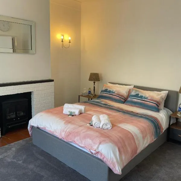 2 Bedroom Apartment Ground Floor Eastbourne Town Centre, hotel in Eastbourne