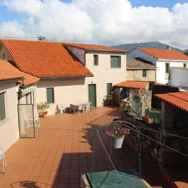 APARTAMENTOS OUTEIRO, hotel in Pobra do Caramiñal