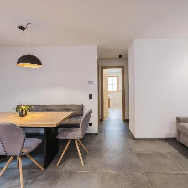 Kuenz Dolomites App 1, khách sạn ở San Candido