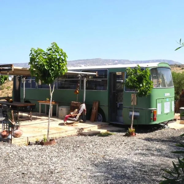 Green Bus unique & private 3 min from Coral Bay, hotel a Akoursos