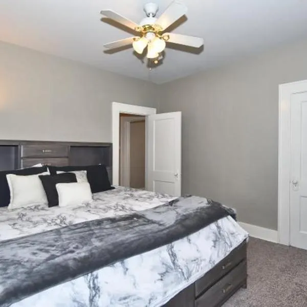 ENTIRE HOME*CHERRY ST*FOOD*FUN*DRINKS*SHOP*、タルサのホテル