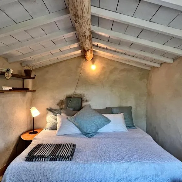 Cabanon bucolique face au Luberon、ルールマランのホテル