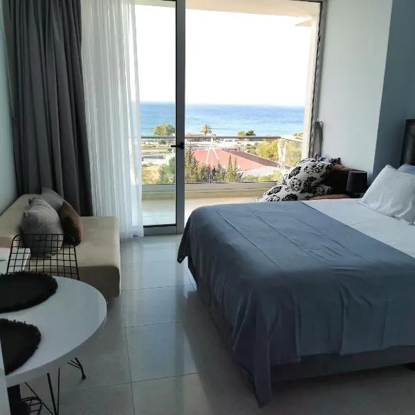 Viesnīca SEASKY Studio with Sea View, Beach, Pools and Sauna pilsētā Boghaz