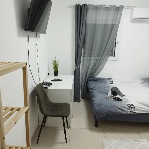 Apartment with terrace and parking, hotel v destinaci Eilat