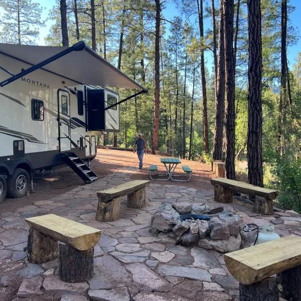 Luxury Glamper Retreat 14 Forest Site, hotel in Payson