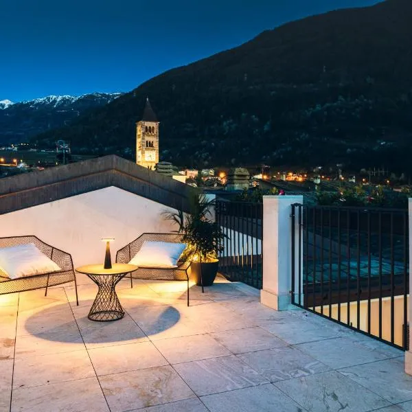 DOMUS CAVOUR Rooms&Suites, hotel sa Tirano