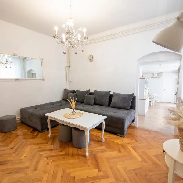 GoodLife Holiday House - Family & Friends, hotel in Požega