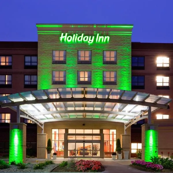 Holiday Inn Madison at The American Center by IHG, hotel di Madison