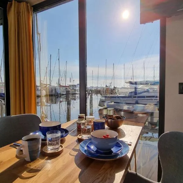 Hausboot Hilja, hotel en Schleswig