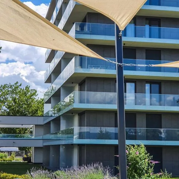 Napfény Resort Apartman, hotel in Balatonlelle