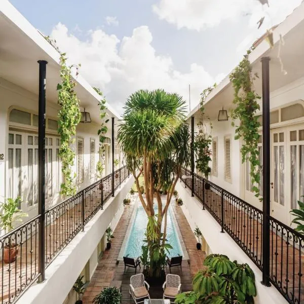Brown Feather Hotel, Hotel in Seminyak