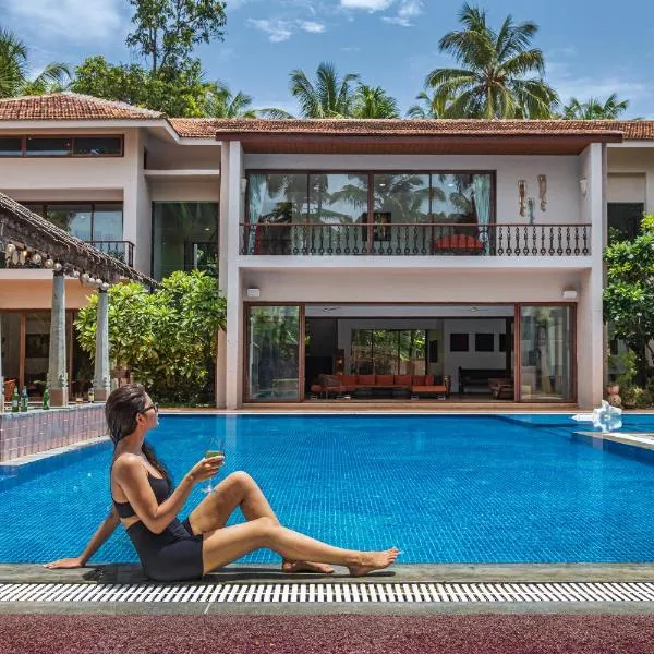 Saffronstays Casa Del Palms, Alibaug - luxury pool villa with chic interiors, alfresco dining and island bar、アリバグのホテル