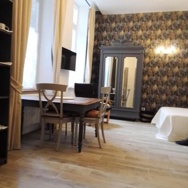 LE GEORGE SAND Elégant studio coeur historique, hotel v destinaci Bourges