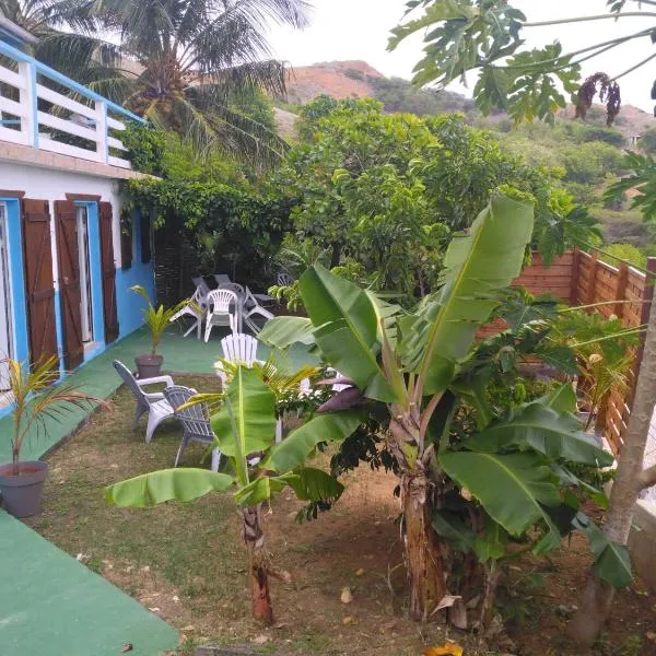 Maison chaleureuse avec vue sur mer, Hotel in Terre-de-Haut