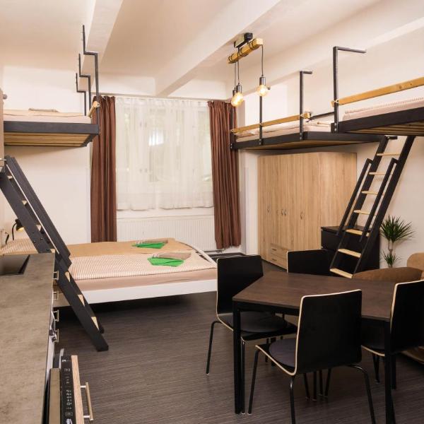 Flying Bed Apartment close to Prague Castle and Airport