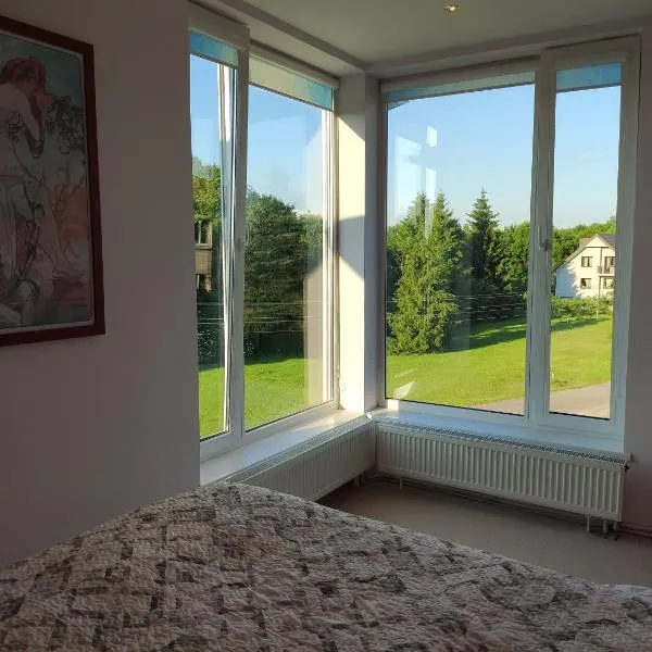 Spacious & Cozy Apartment with Forest View, hotel in Zapyškis