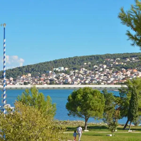 Lux Trogir, hotel in Trogir