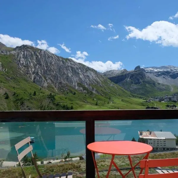 Viesnīca Tignes Joli Studio avec vue imprenable sur le lac pilsētā Tiņa