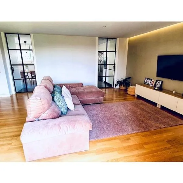 Lovely penthouse condo with pool，位于瓦伦西亚的酒店