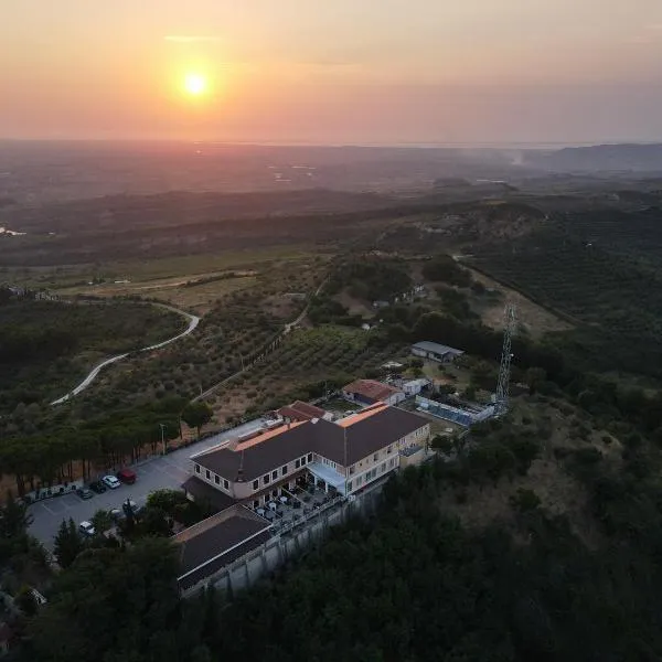 Ardenica Boutique Hotel, hotel in Lushnjë