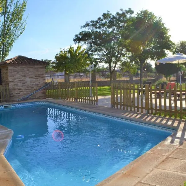 Casa Rural Villa Herrera, hotel v destinaci Fernancaballero