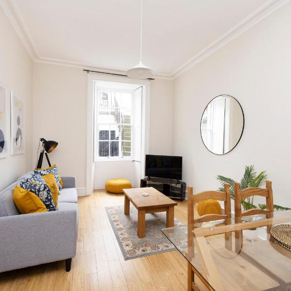 JOIVY Chic Apartment near Stockbridge Market, Edimburgo