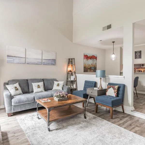 Modern Cozy Townhome，位于夏洛特的酒店