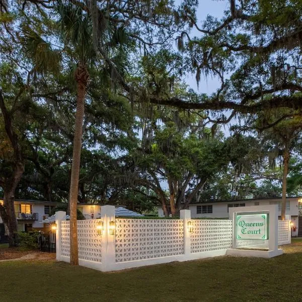Queen's Court Inn, hotel in Saint Simons Island
