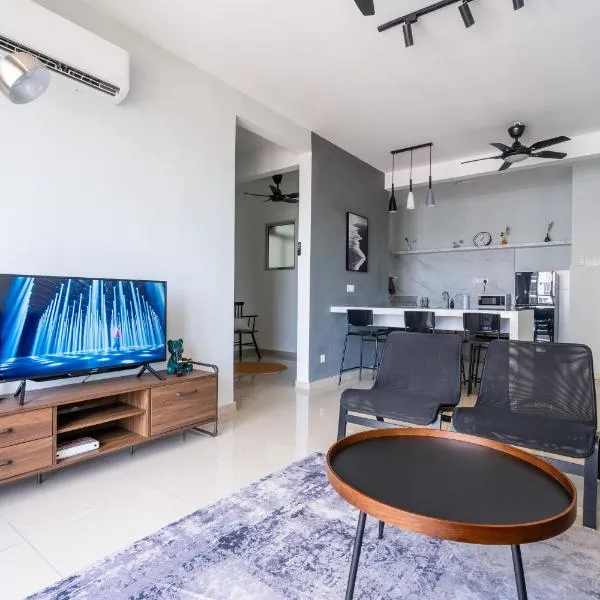 Cozy 3-bedroom condo with pool 6 pax - Semarak, hotel in Kuala Lumpur