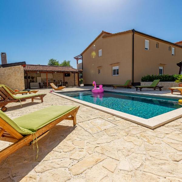 Nice Home In Galovac With 6 Bedrooms, Wifi And Outdoor Swimming Pool