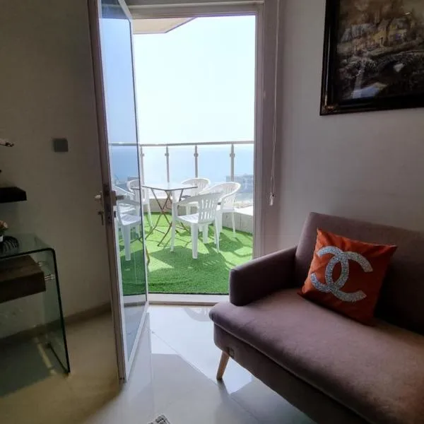 شقة مطلة على البحر والفورمولا ببرج المسارات, hotel in Jeddah
