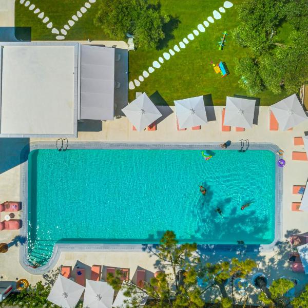 Cocoοns Luxury Suites & Villas