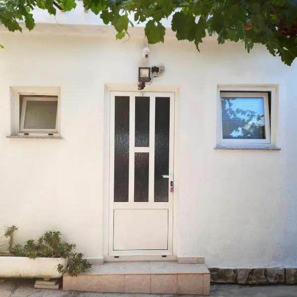 Apartmani Ana-Lora, hotel v destinaci Lopar