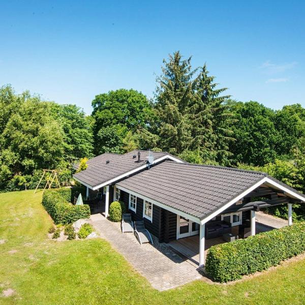 8 person holiday home in Glesborg